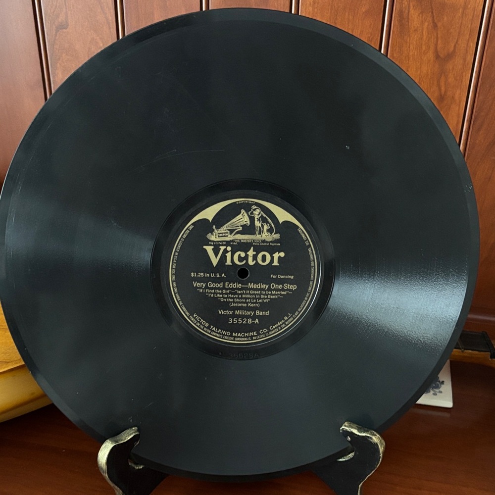 Victor Military Band Around the Map—Medley Fox Trot" vinyl